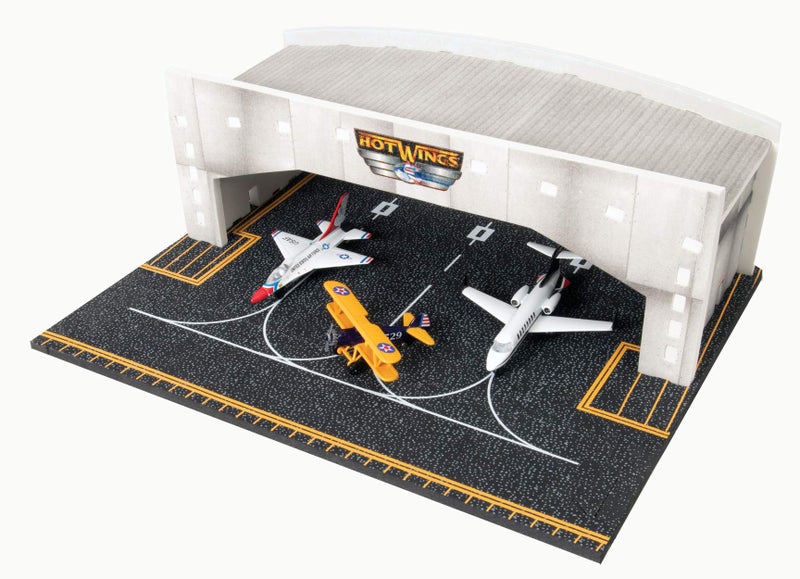 Hot Wings Planes Hot Wings Hangar with Connectible Runway - Image 2